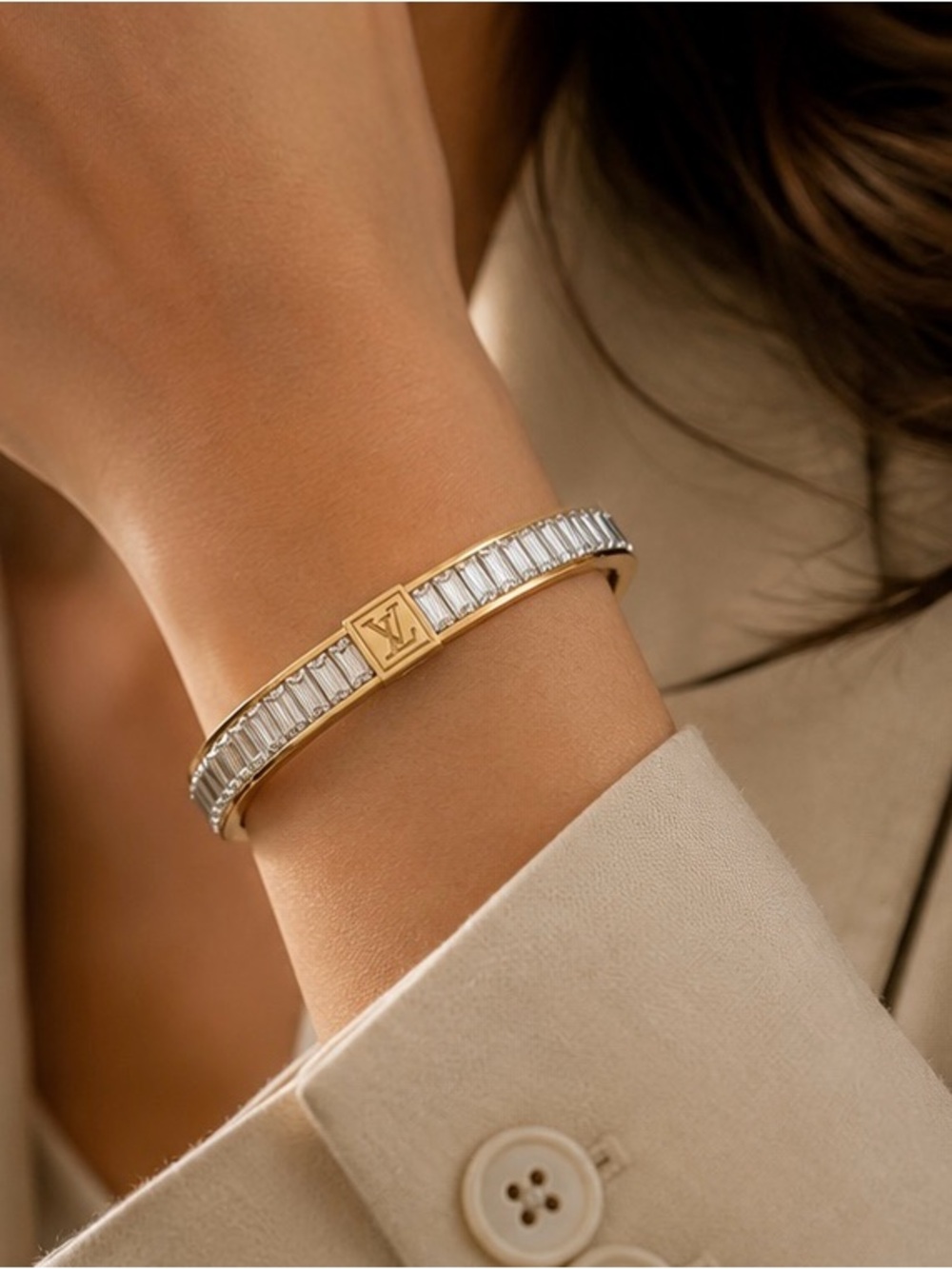 Luxury Gold LV Crystal Baguette Bracelet - Picture 5 of 6